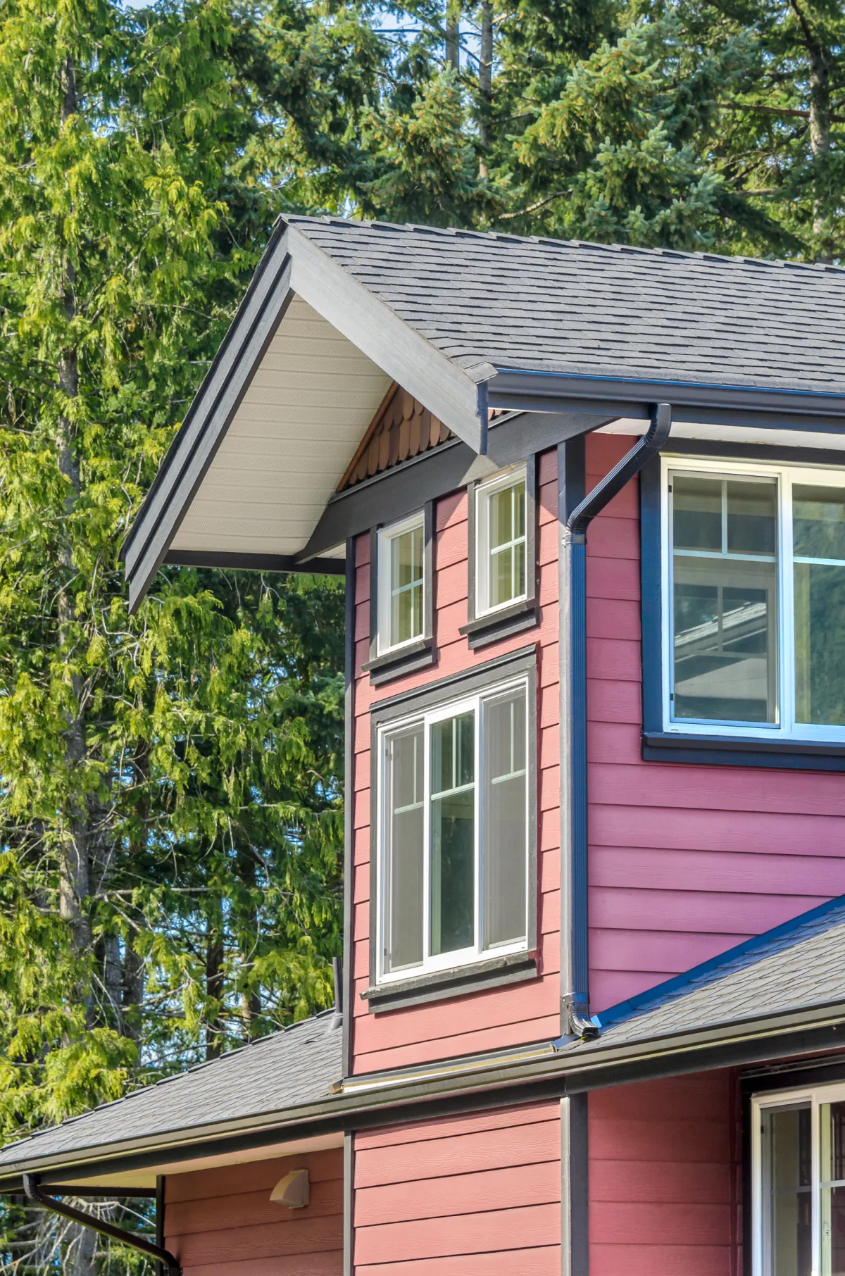 t1 siding roof house nice window